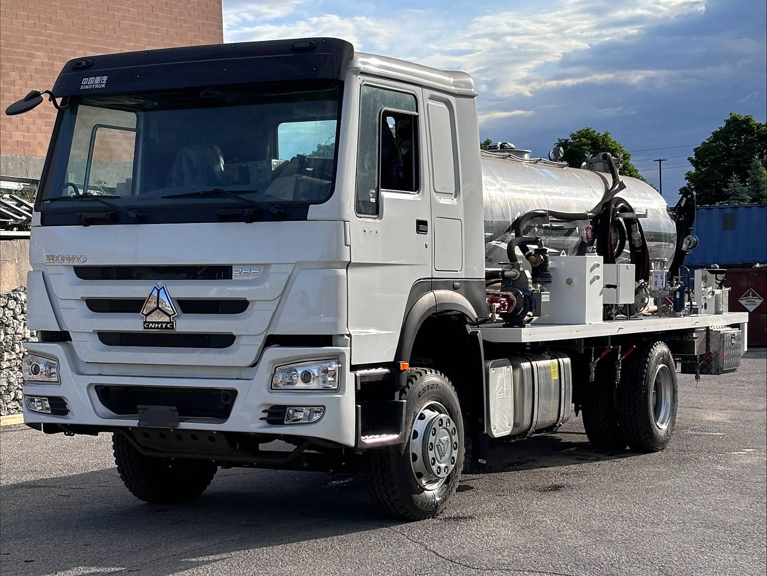 Lemico hydrant pit cleaner truck, front view