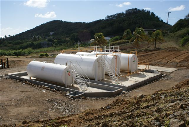 Bulk storage tanks installed in the field for petroleum handling