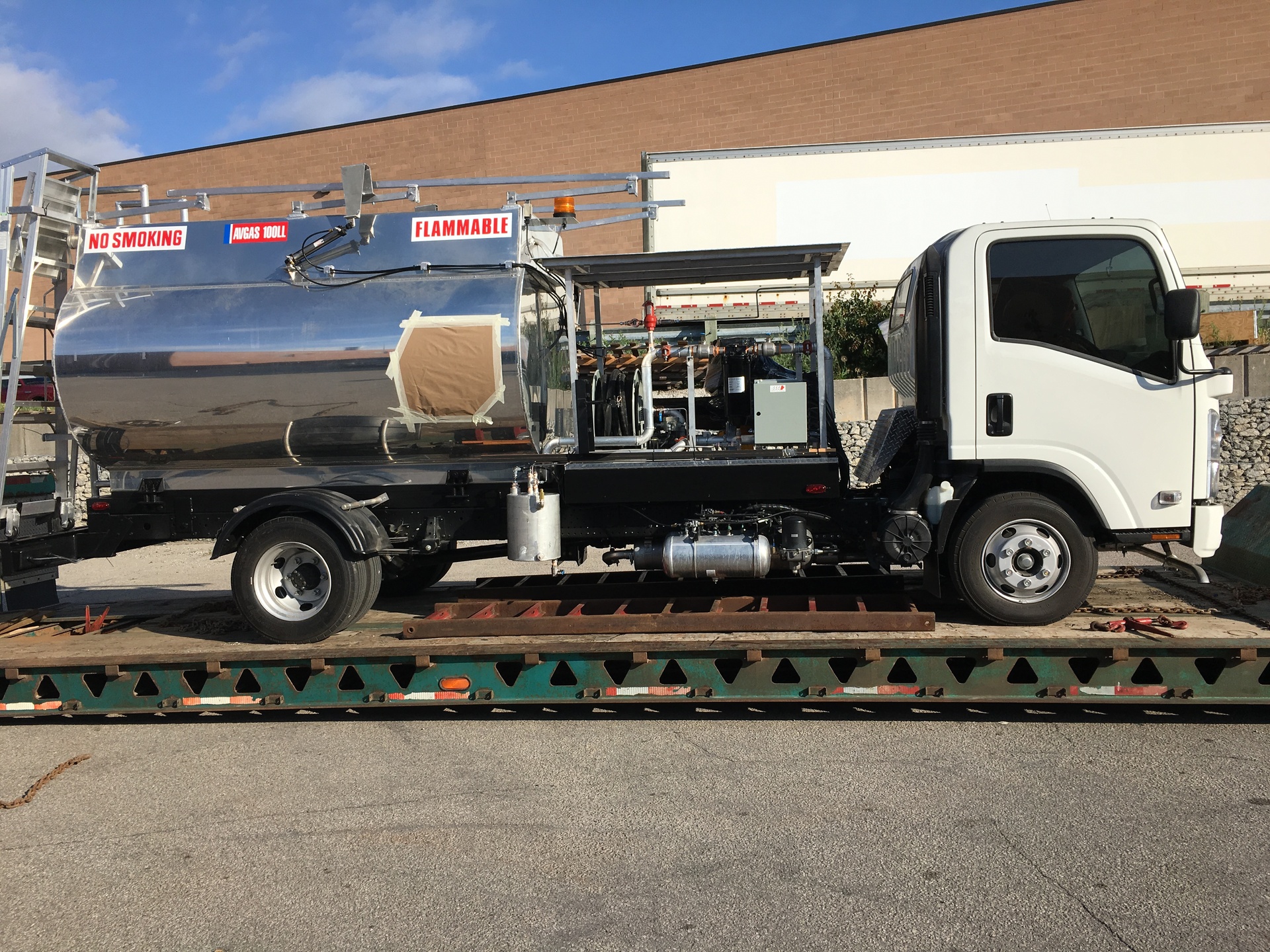 Jet Fuel Refuelers & AvGas Refueler Trucks supplied by Lemico